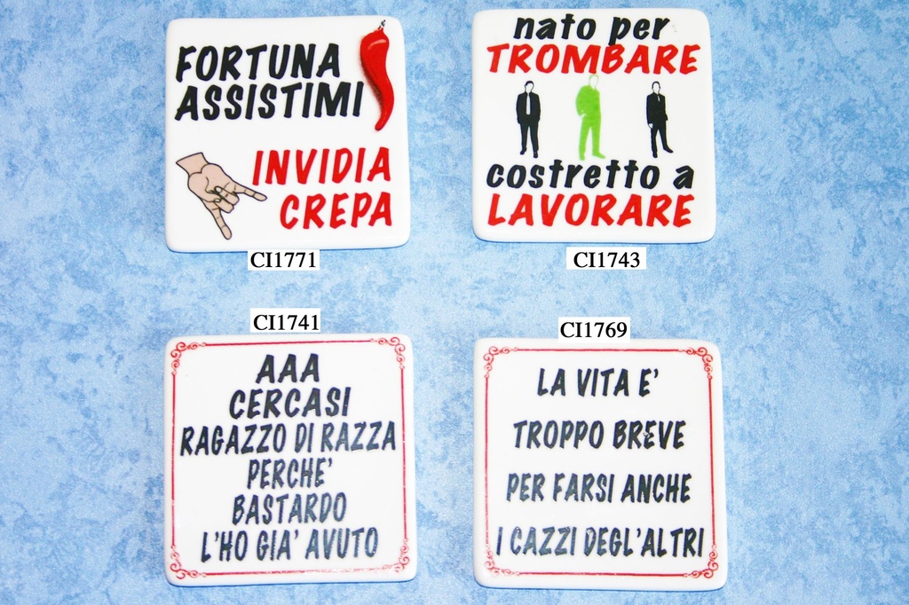 MAGNETE CERAMICA MOTTI "AAA CERCASI RAGAZZO" 