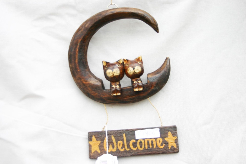 GATTI IN LEGNO SEDUTI SU LUNA WELCOME 