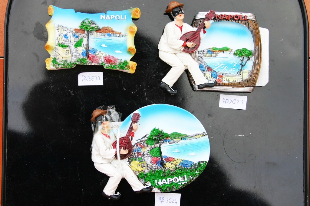 MAGNETE RESINA PULCINELLA VEDUTA TONDA NAPOLI 