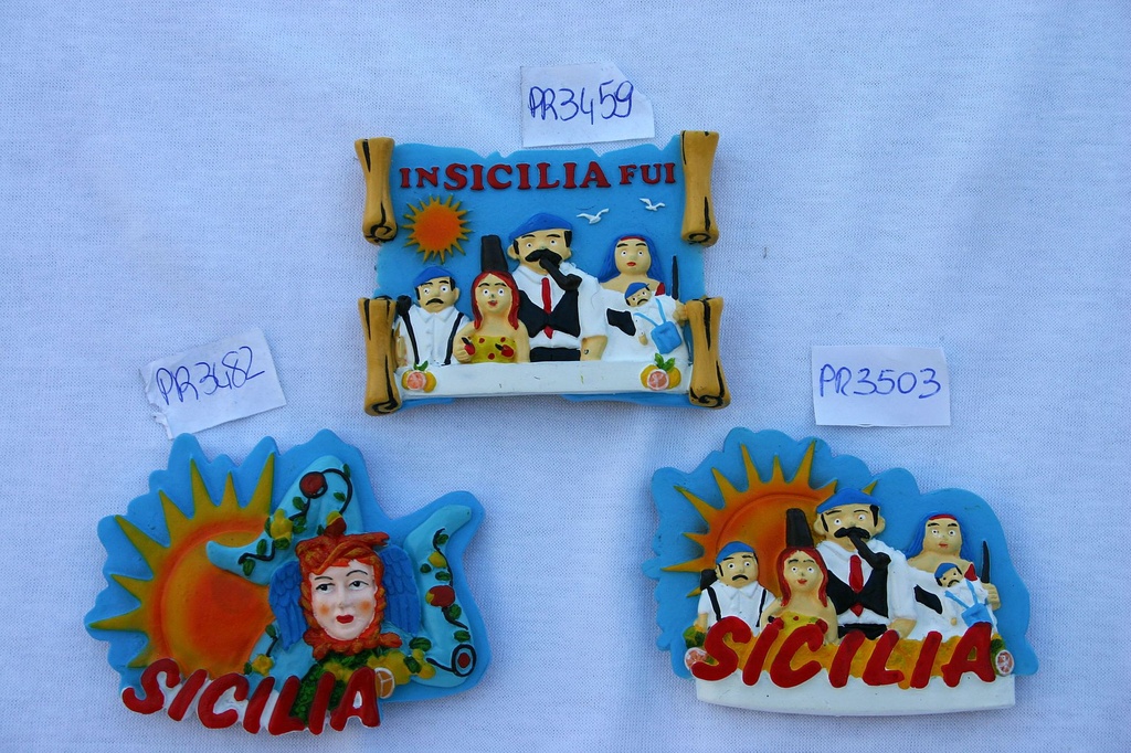 MAGNETE RESINA TRINACRIA C/SOLE 